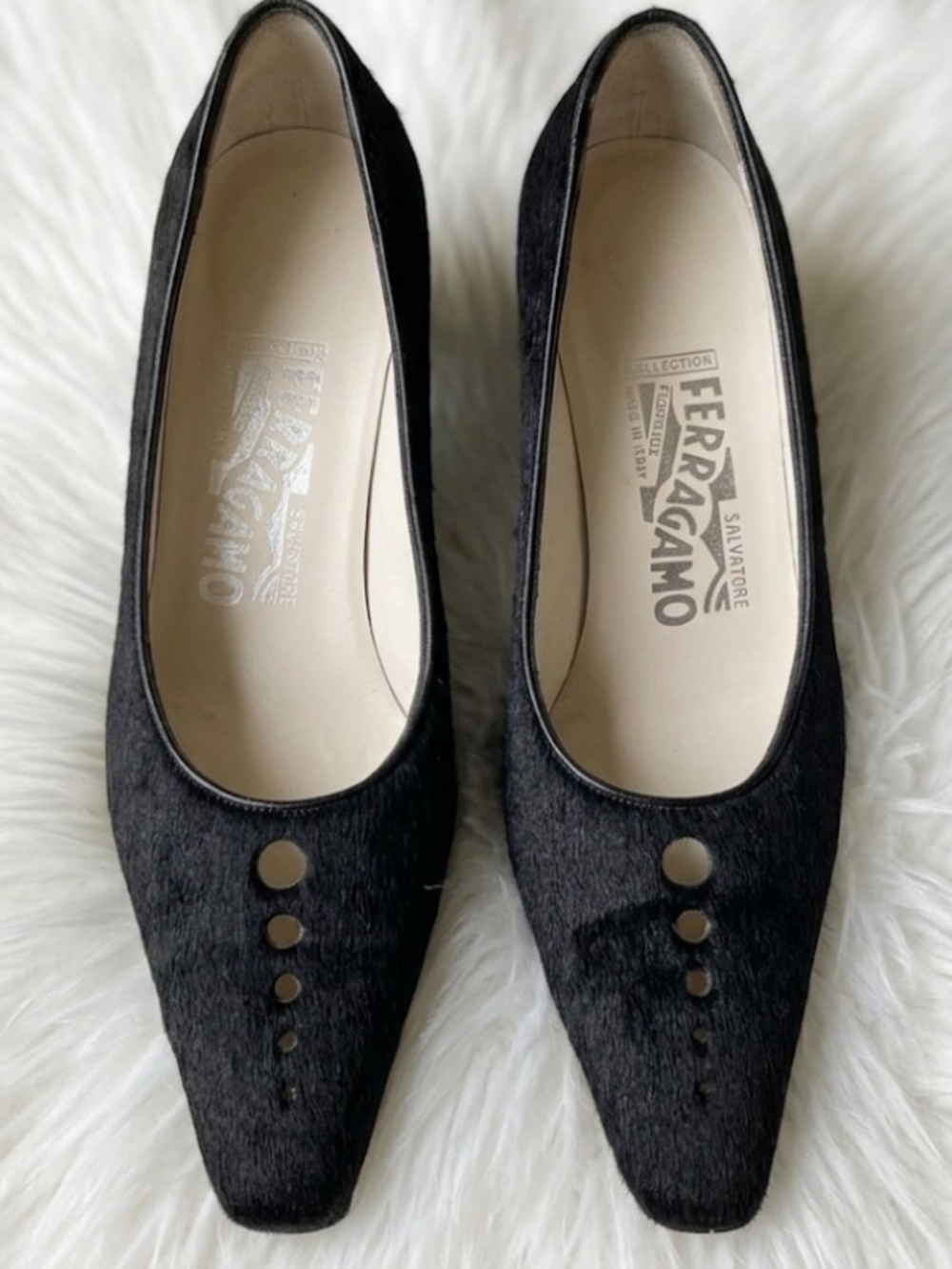 SALVATORE FERRAGAMO BLACK PUMPS 6.5 CALF HAIR ITALY